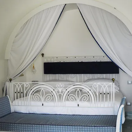 Calypso Bed & Breakfast 2*