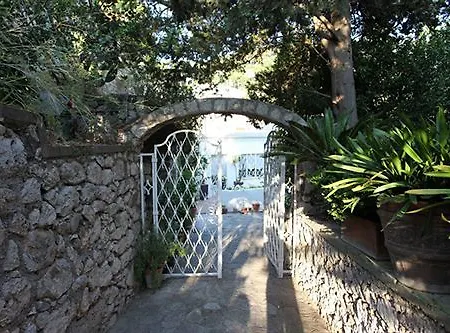 Calypso Bed & Breakfast 2*