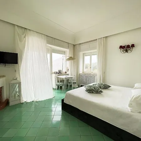 Calypso Bed & Breakfast 4*