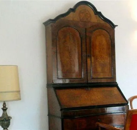 Calypso Bed & Breakfast 2*