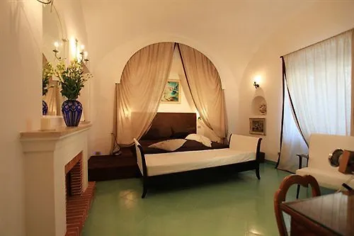 Calypso Bed & Breakfast 4*